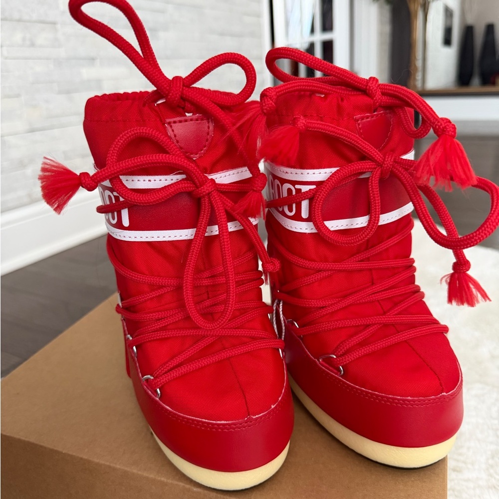 Moon Boot Icon Nylon in Dazzling Red - Picture 4 of 6